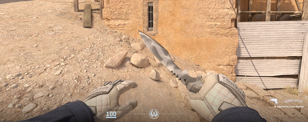 Specialist Gloves Pillow Punchers with Kukri Knife | Urban Masked in CS2